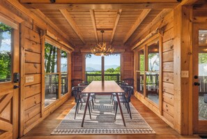 تناول الطعام