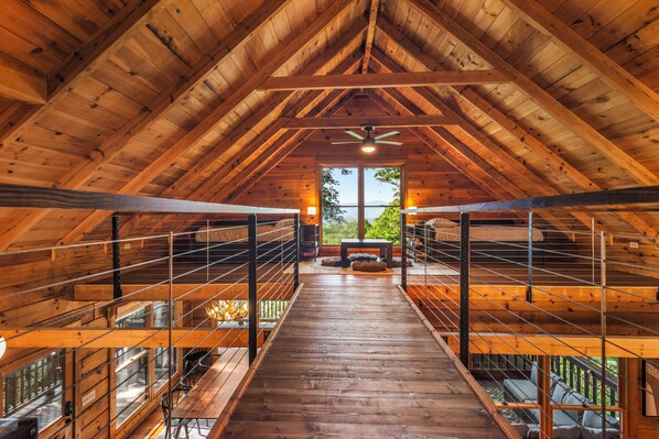 3 عدّة غرف نوم وسرير سفر وواي فاي وملاءات أسرّة