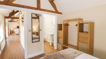 1 kamar tidur dan didekorasi berbeda-beda