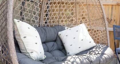 Pear Tree Cabin provides a wonderful base for exploring Whitstable and the surrounding area, celebrating special occasions, or visiting friends and family. Enjoy the local cusine and stroll back to your comfy cabin to watch the sunset.