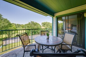 Outdoor dining - Branson Condo Near 76 Strip & Silver Dollar City (Branson)