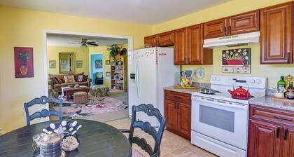 Cozy Georgetown Cottage on a Working Horse Farm!