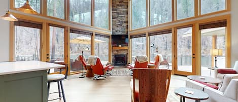 TV, fireplace