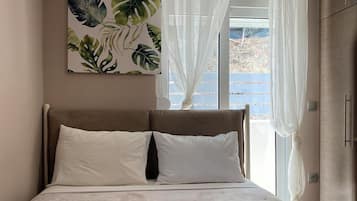 2 bedrooms, desk, soundproofing, iron/ironing board