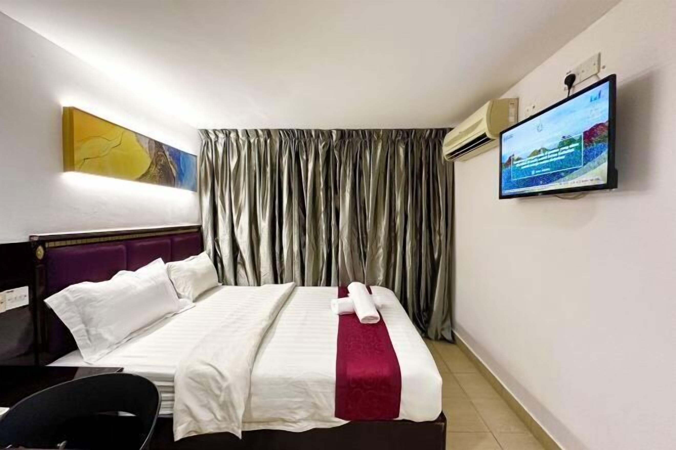 Individuell dekoriert, individuell eingerichtet, Schreibtisch