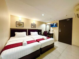 Habitación Deluxe, 2 camas individuales | Decoración individual, mobiliario individual, escritorio