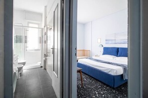 2 chambres, bureau, fer et planche à repasser, lit parapluie
