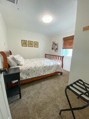 2 chambres, fer et planche à repasser, Wi-Fi, draps fournis