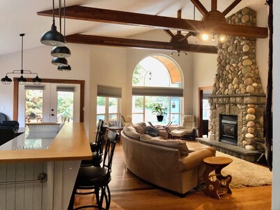 Summer Fun with Pool & Hot Tub!