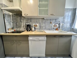 Fridge, microwave, oven, dishwasher - Luminous cocoon near the beach (Saint-Raphaël)