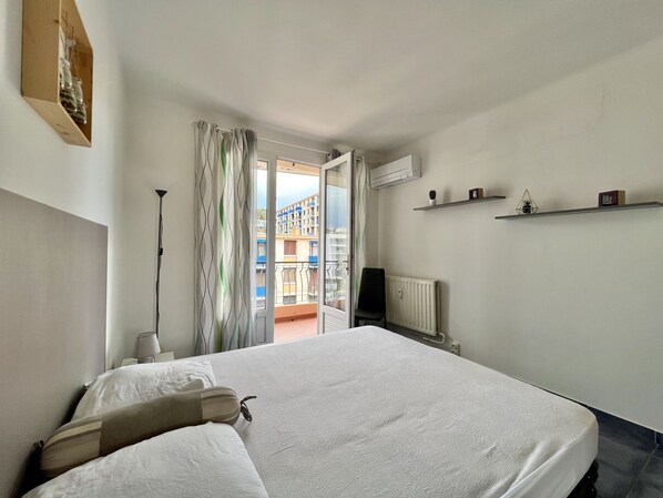 2 chambres, fer et planche à repasser