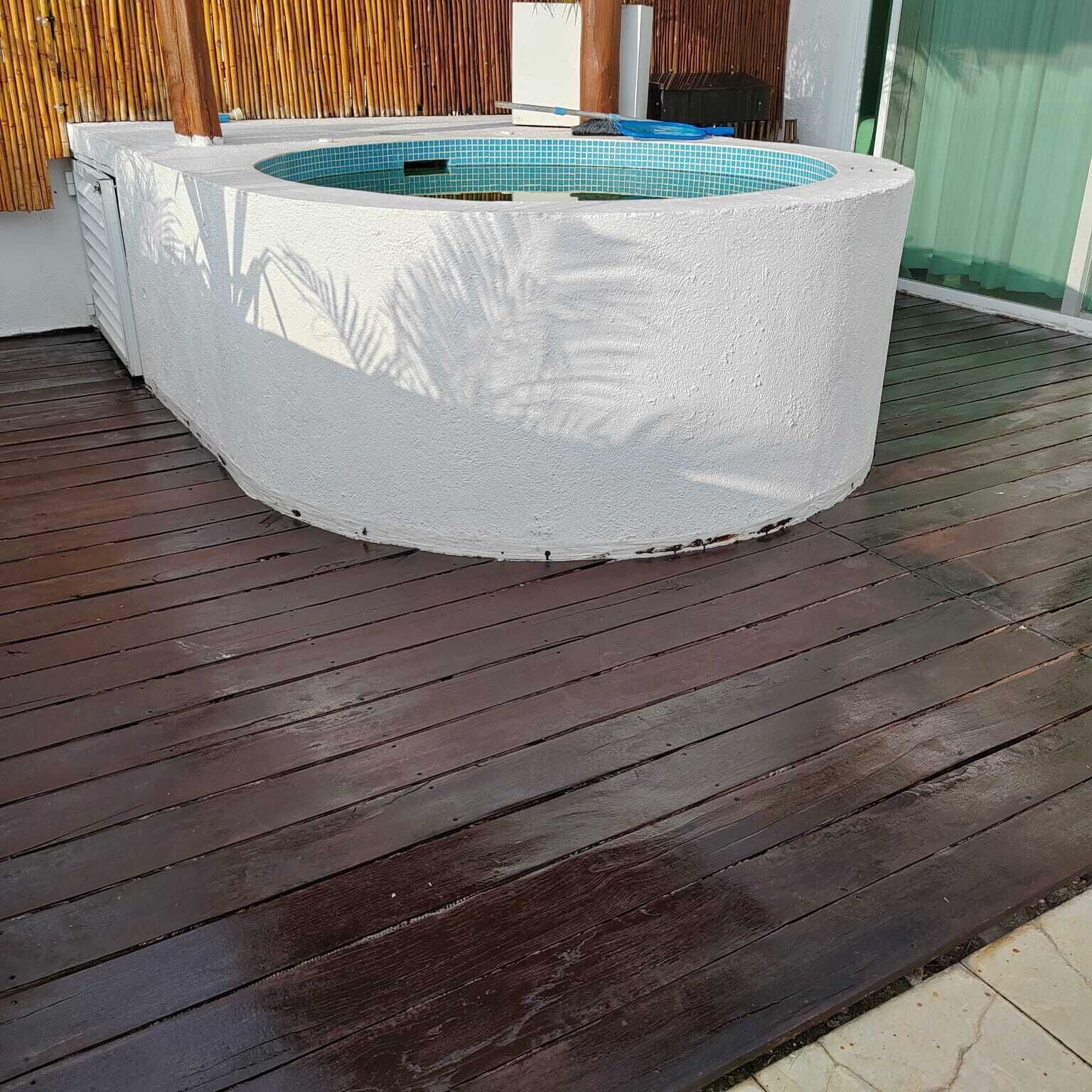 Bañera de hidromasaje al aire libre