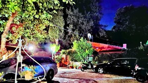 المنطقة المحيطة بالمنشأة