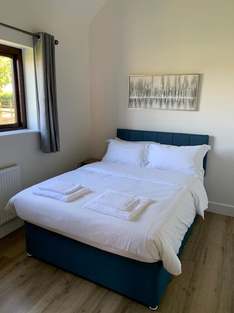 Beautiful Countryside Retreat for Large Group Upper Dean Vrbo