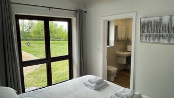 10 Schlafzimmer, Bügeleisen/Bügelbrett, WLAN, Bettwäsche