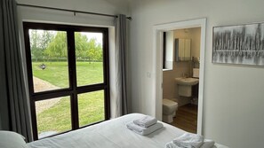 10 Schlafzimmer, Bügeleisen/Bügelbrett, WLAN, Bettwäsche