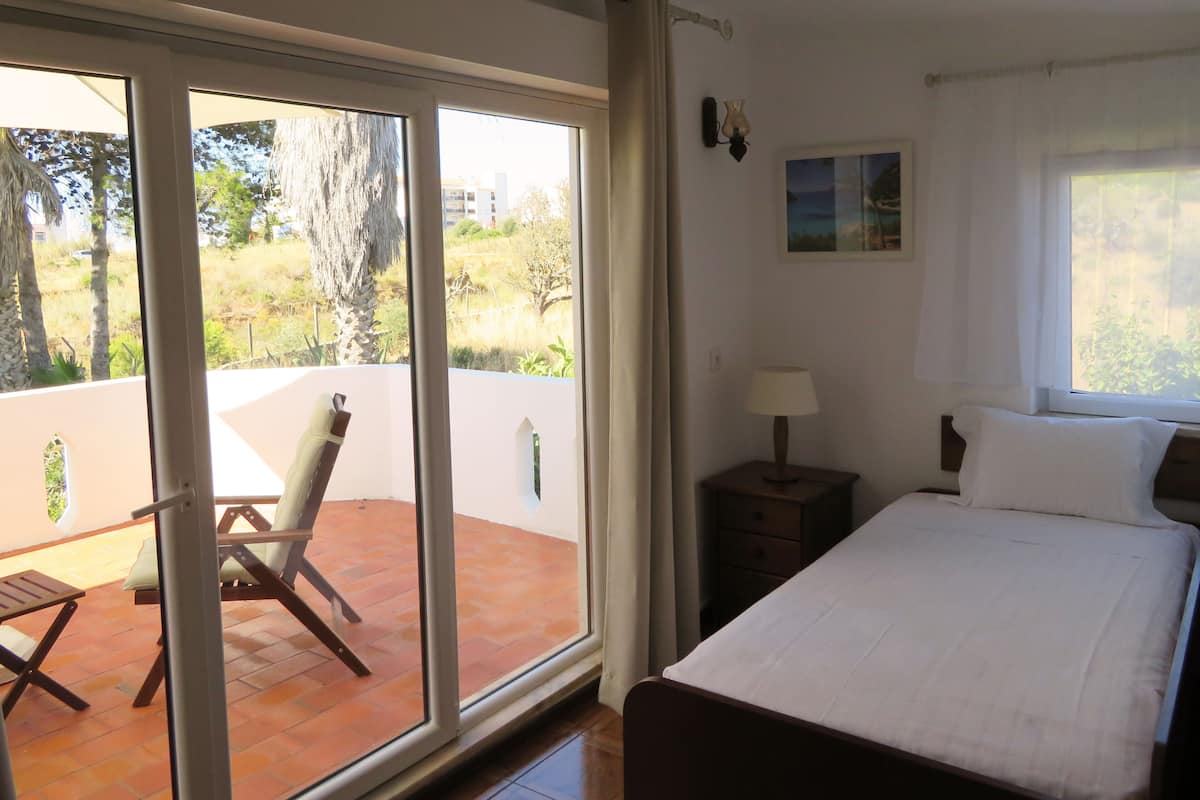 Standard Single Room | Minibar, individually decorated, desk, free WiFi