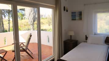 Standard Single Room | Minibar, individually decorated, desk, free WiFi