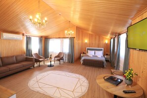 蜜月复式房 | 防过敏的被褥、特色装修、特色家居、办公桌