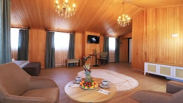 Honeymoon Room | Hypo-allergenic bedding, individually decorated, individually furnished