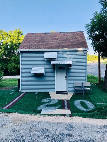 Unique Tiny Home near Shawnee Mission Park