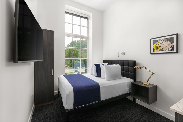 Individually furnished, iron/ironing board, free WiFi, bed sheets