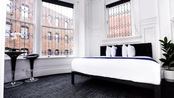 Suite monolocale Deluxe (2nd Floor - Unit 202) | 1 camera, con arredamento individuale, ferro/asse da stiro