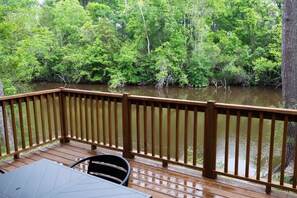 Property grounds - Cozy, Spacious, and Right on the Banks of Rocky Creek, Two Creeks Crossing Resort (Livingston)