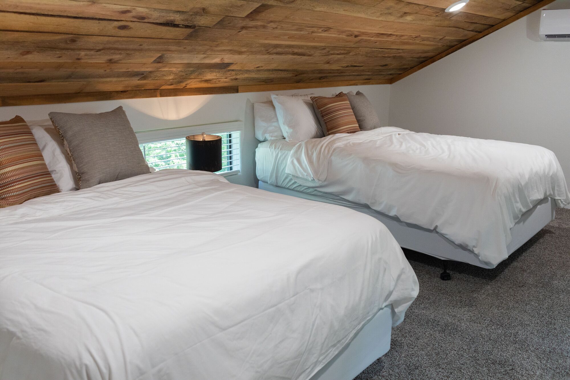 2 bedrooms, bed sheets