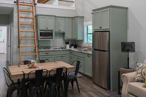 Fridge, microwave, oven, stovetop - Cozy, Spacious, and Right on the Banks of Rocky Creek, Two Creeks Crossing Resort (Livingston)