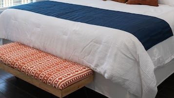 1 bedroom, bed sheets