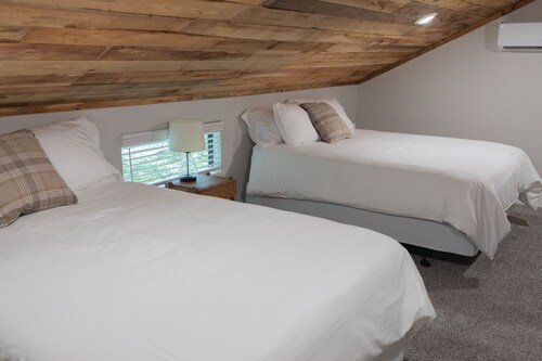 Cozy, Spacious, and Right on the Banks of Rocky Creek, Two Creeks Crossing Resort