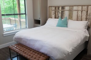 1 bedroom, bed sheets