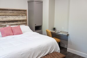 1 bedroom, bed sheets