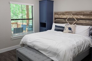 1 bedroom, bed sheets