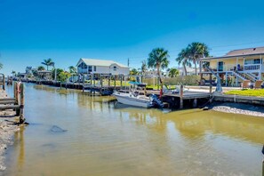 Marina - 110 Bahia #1 - Canal Front Pet-Friendly Beach Unit (Fort Myers Beach)