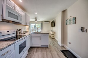 Fridge, microwave, oven, stovetop - Sand Dollar #2: Canalfront & Pet Friendly with Pool by the Beach! (Fort Myers Beach)