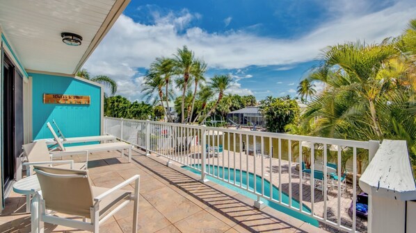 Property grounds - Sand Dollar Complex - Entire Canalfront Pet-Friendly Beach/Pool Complex (Fort Myers Beach)