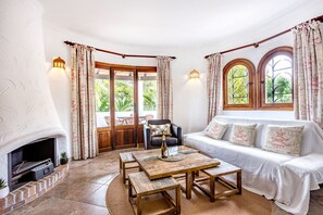 TV - Holiday apartment Oasis on the upper floor with comfort and charm, pool, and a prime location close to the beach in Cala Santanyí  (Santanyi)