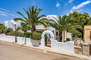 Property grounds - Holiday apartment Oasis on the upper floor with comfort and charm, pool, and a prime location close to the beach in Cala Santanyí  (Santanyi)