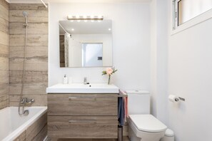 Bathtub, hair dryer, towels - Ocean View Roque del Conde (Costa Adeje)