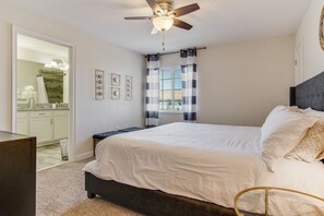 4 habitaciones, tabla de planchar con plancha, wifi y ropa de cama 