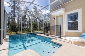 A heated pool - 601DSD-The Retreat at ChampionsGate by RedAwning (Davenport)