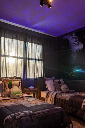 5 bedrooms, iron/ironing board, WiFi, bed sheets