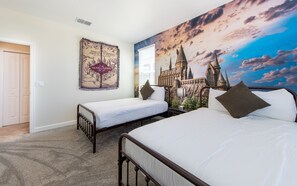 5 bedrooms, iron/ironing board, WiFi, bed sheets
