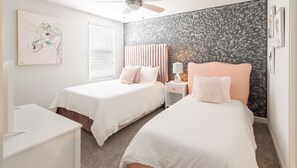 8 chambres, fer et planche à repasser, Wi-Fi, literie fournie