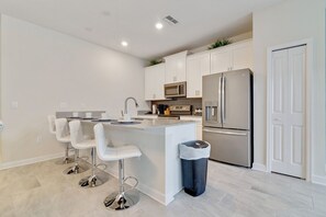 Frigorifero, microonde, forno, lavastoviglie