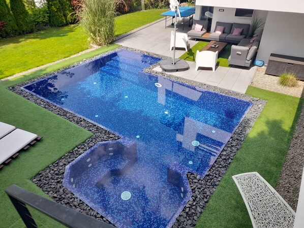 Outdoor pool, sun loungers