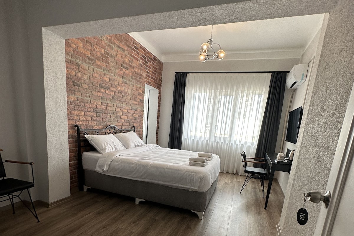 Standard Double or Twin Room | Egyptian cotton sheets, premium bedding, in-room safe, desk