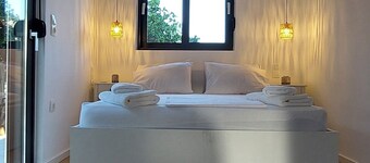 Stylish 2-bedroom apartment. Ideal for a family of 4 or 5; or for two couples.